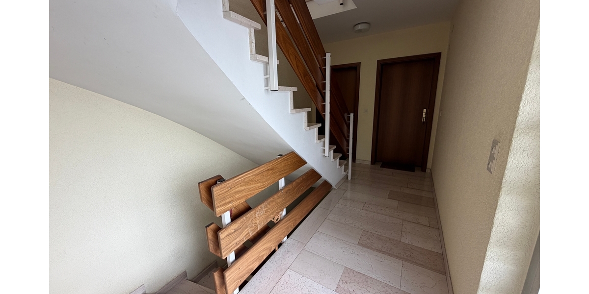 Attraktives Mehrfamilienhaus mit Potenzial in Wiesbaden Biebrich - Mehrfamilienhaus, Wohnhaus Wiesbaden Biebrich | Angebot:27210735