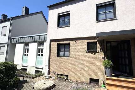 Haus Hofheim am Taunus - 7 Zimmer, 210 m&sup2;, 597.000&euro; | Angebot:27474541
