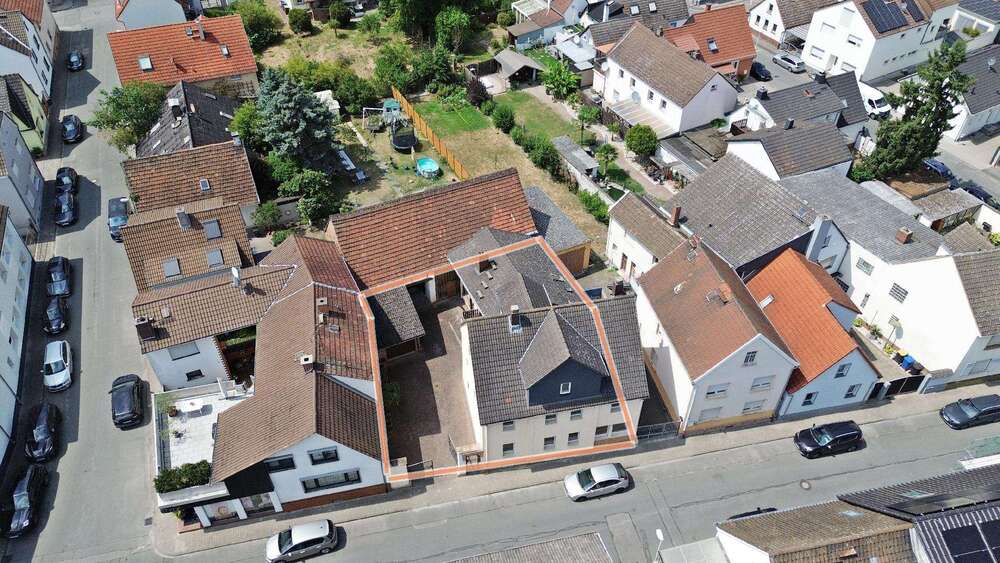 Einfamilienhaus Stockstadt am Rhein - 14 Zimmer, 290 m&sup2;, 320.000&euro; | Angebot:27219397