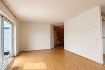 *Schöne DG-Maisonnette-Whg. mit gr. Terrasse und Fernblick* - Wohnung Hofheim am Taunus | Angebot:27250189