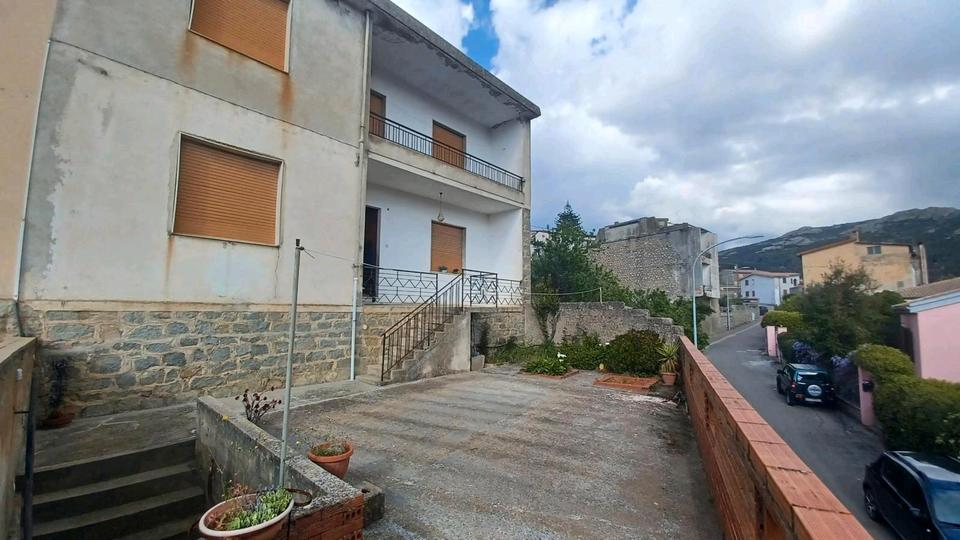 Einfamilienhaus Wiesbaden Bierstadt - 7 Zimmer, 160 m&sup2;, 95.000&euro; | Angebot:20461448