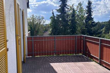 Wohnung Wiesbaden Biebrich - 2 Zimmer, 80 m&sup2;, 920&euro; | Angebot:27487270