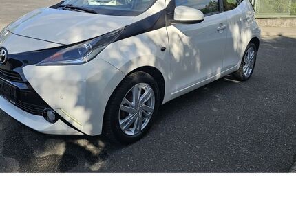 Toyota Aygo (X) 119.466 km 6.545 &euro; Schwalbach/Taunus 65824