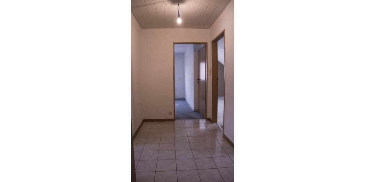 Dachgeschoßwohnung Wiesbaden Klarenthal - 4 Zimmer, 85 m&sup2;, 259.000&euro; | Angebot:27189326