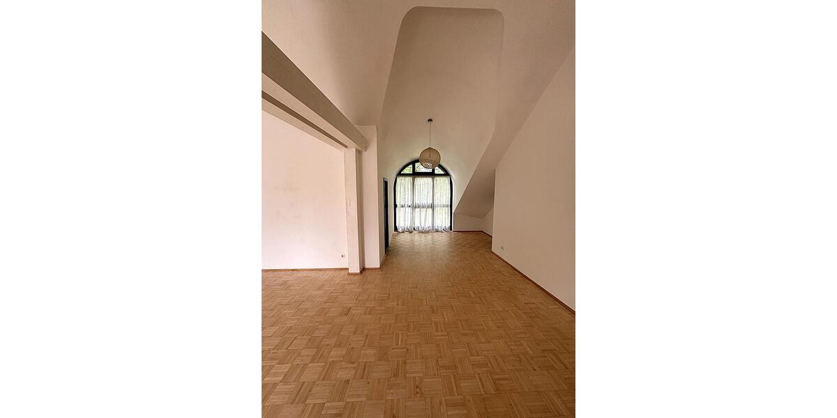 Dachgeschoßwohnung Wiesbaden Biebrich - 2 Zimmer, 88 m&sup2;, 1.315&euro; | Angebot:26662447