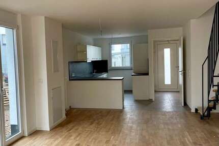 Haus Wiesbaden Mainz-Amöneburg - 5 Zimmer, 140 m&sup2;, 2.302&euro; | Angebot:26496582