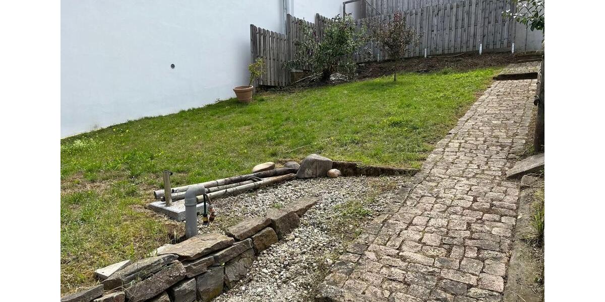 Einfamilienhaus Gensingen - 10 Zimmer, 233 m&sup2;, 649.000&euro; | Angebot:25402350