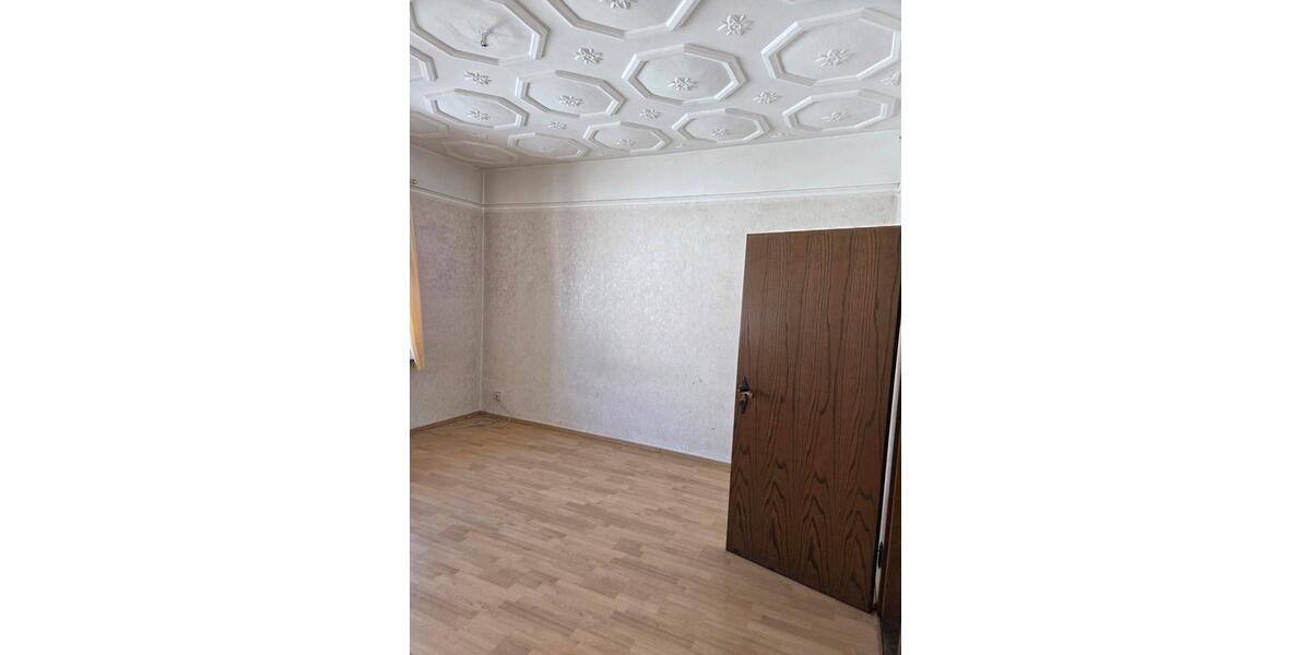 Etagenwohnung Wiesbaden Mainz-Kostheim - 5 Zimmer, 130 m&sup2;, 330.000&euro; | Angebot:27429708