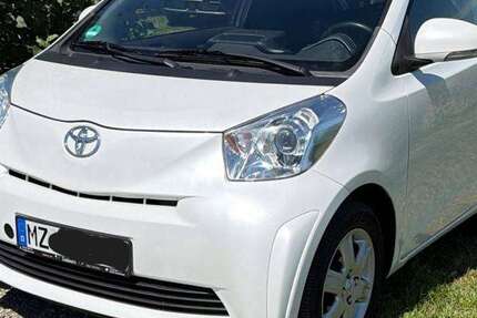 Toyota iQ 128.000 km 4.990 &euro; Rüsselsheim am Main, Stadt 65428