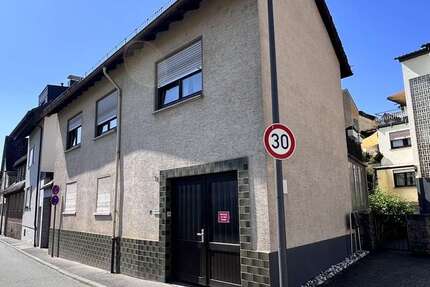 Haus Kiedrich - 8 Zimmer, 220 m&sup2;, 435.000&euro; | Angebot:27396321