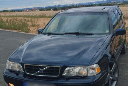 Volvo V70 324.000 km 10.900 &euro; Liederbach 65835