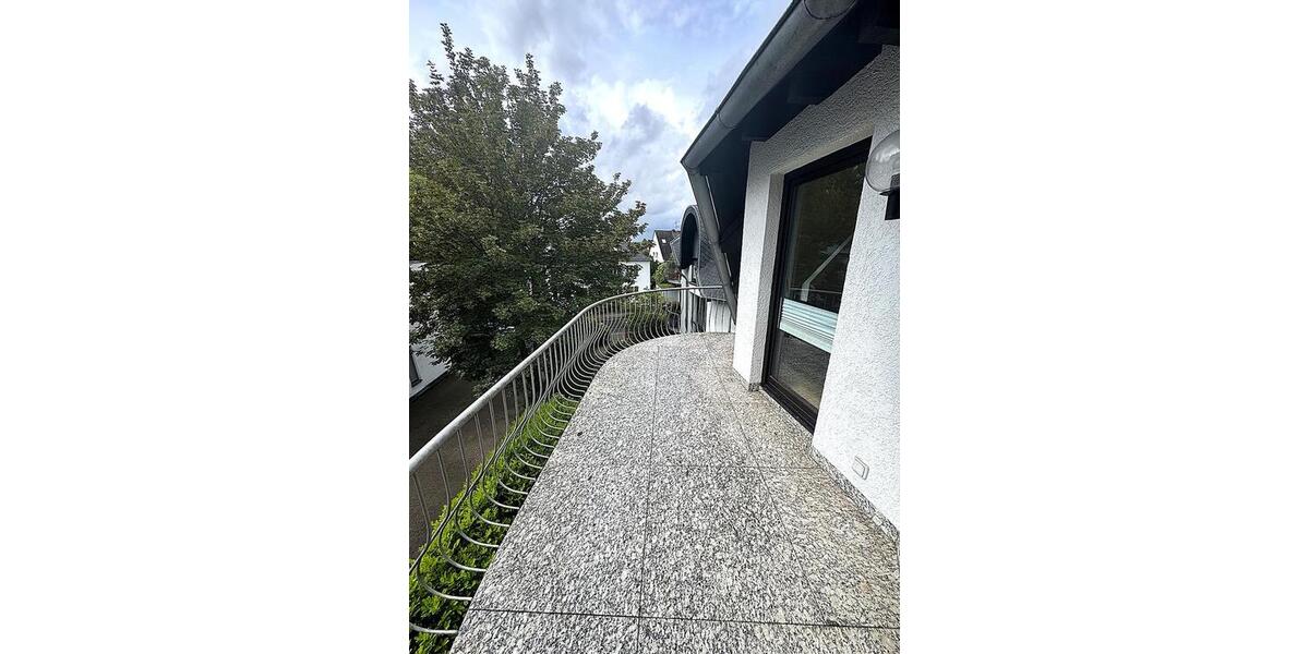 Dachgeschoßwohnung Wiesbaden Biebrich - 2 Zimmer, 88 m&sup2;, 1.315&euro; | Angebot:26662447
