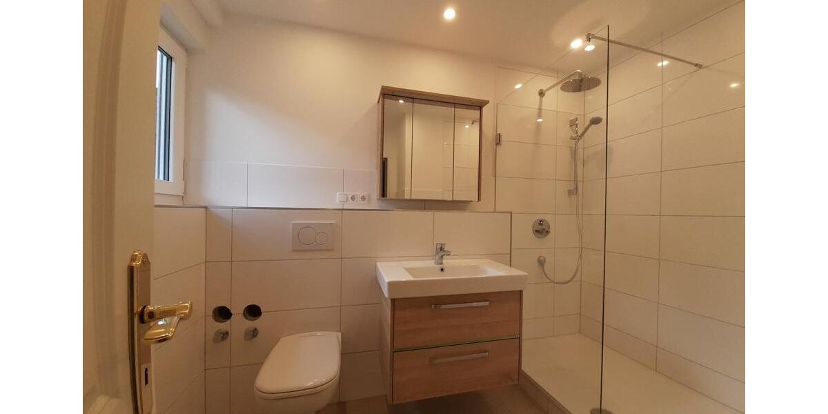 Erdgeschoßwohnung Schlangenbad - 5 Zimmer, 200 m&sup2;, 2.000&euro; | Angebot:24848187