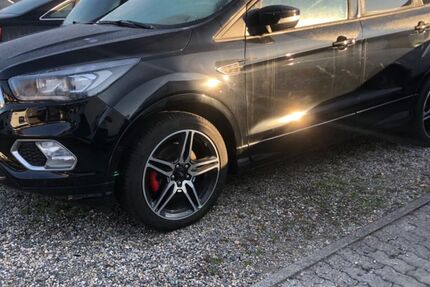 Ford Kuga 148.340 km 15.900 &euro; Raunheim 65479