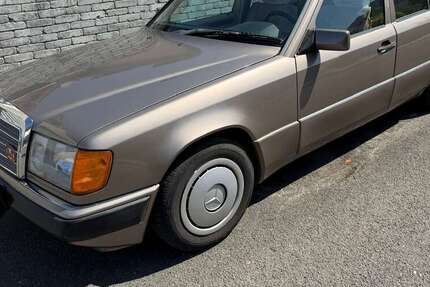 Mercedes-Benz 200 259.404 km 9.500 &euro; Langen (Hessen), Stadt 63225