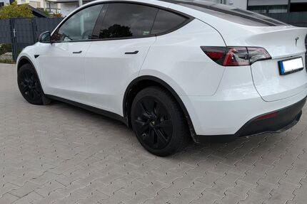 Tesla Model Y 57.600 km 29.970 &euro; Flörsheim am Main 65439
