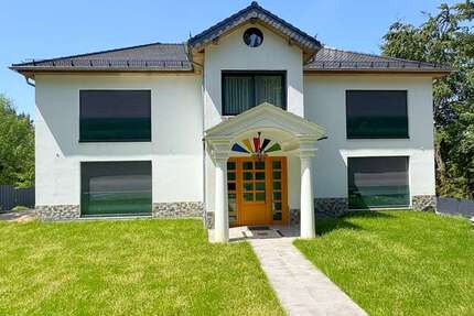 Haus Glashütten - 9 Zimmer, 375 m&sup2;, 5.500&euro; | Angebot:26840124