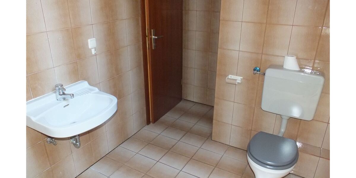 1 Zimmer Dachgeschosswohnung mit ca. 37m² Wohnfläche mit Küche und Bad. - Dachgeschoßwohnung Nauheim | Angebot:27463661