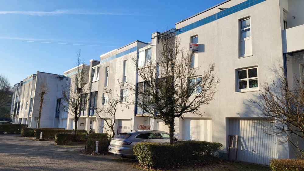 RESERVIERT! RMH mit Garage, 2 Balkonen, Garten und Terrasse - Reihenmittelhaus Wiesbaden Klarenthal | Angebot:26348335