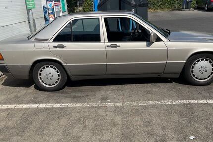 Mercedes-Benz 190 281.605 km 2.250 &euro; Groß-Gerau 64521