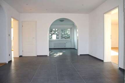 Wohnung Wiesbaden Mainz-Amöneburg - 5 Zimmer, 200 m&sup2;, 2.115&euro; | Angebot:27358069