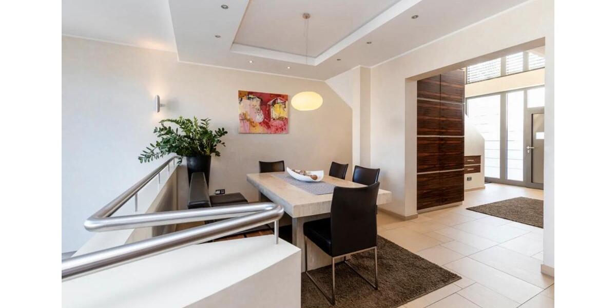 Einfamilienhaus Hofheim am Taunus - 9 Zimmer, 346 m&sup2;, 2.190.000&euro; | Angebot:27269448