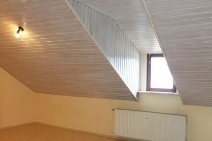1 Zimmer Dachgeschosswohnung mit ca. 37m² Wohnfläche mit Küche und Bad. - Wohnung Nauheim | Angebot:27463661