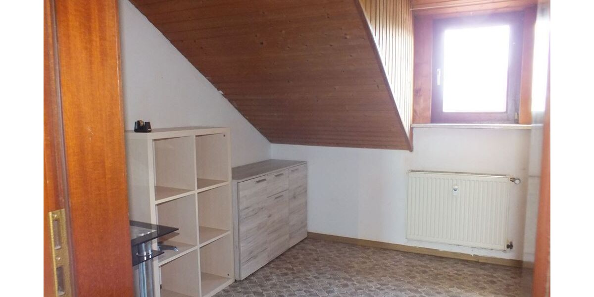 1 Zimmer Dachgeschosswohnung mit ca. 37m² Wohnfläche mit Küche und Bad. - Dachgeschoßwohnung Nauheim | Angebot:27463661