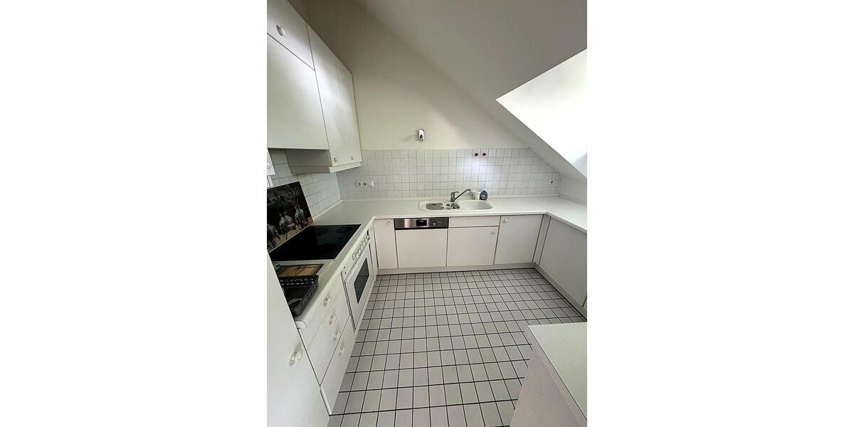Dachgeschoßwohnung Wiesbaden Biebrich - 2 Zimmer, 88 m&sup2;, 1.315&euro; | Angebot:26662447
