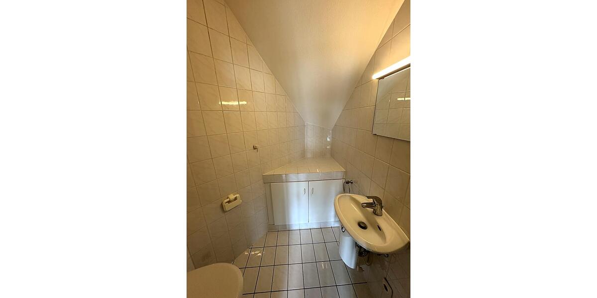 Dachgeschoßwohnung Wiesbaden Biebrich - 2 Zimmer, 88 m&sup2;, 1.315&euro; | Angebot:26662447