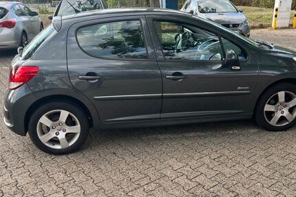 Peugeot 207 81.000 km 5.390 &euro; Rüsselsheim 65428